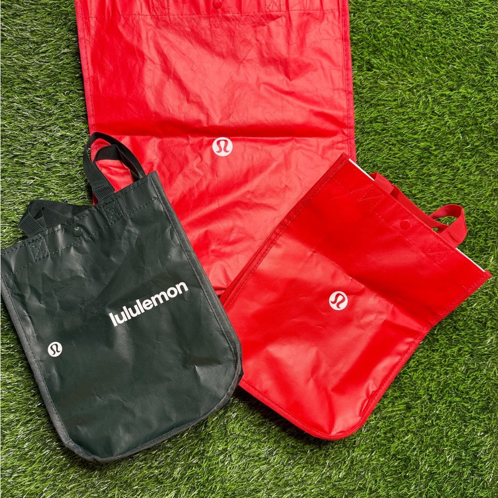 Lululemon Red and Hunter Green Reusable Bags 3 total. See pic for measurements